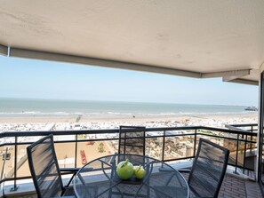 Outdoor dining - Beautiful apartment for 6 people with WIFI, TV and terrace (Blankenberge)