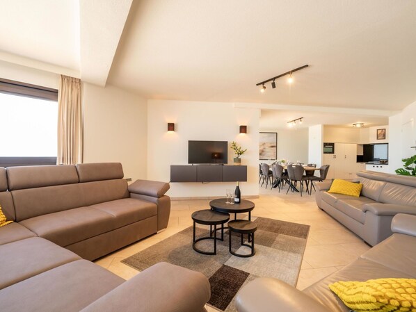 TV - Beautiful apartment for 6 people with WIFI, TV and terrace (Blankenberge)