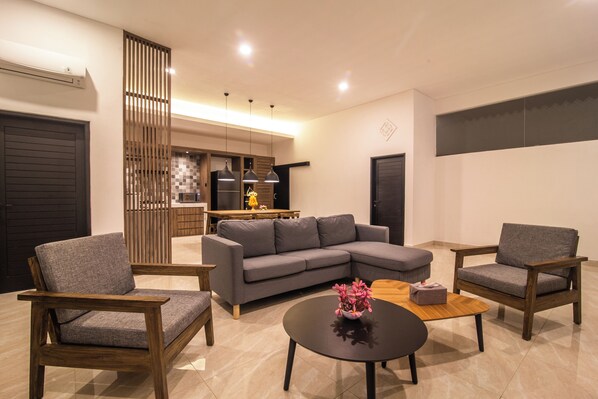 Basic House | Living area