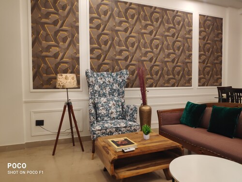 Luxury Retreat : 3-bedroom apartment with AC, WiFi in welcoming Gurugram