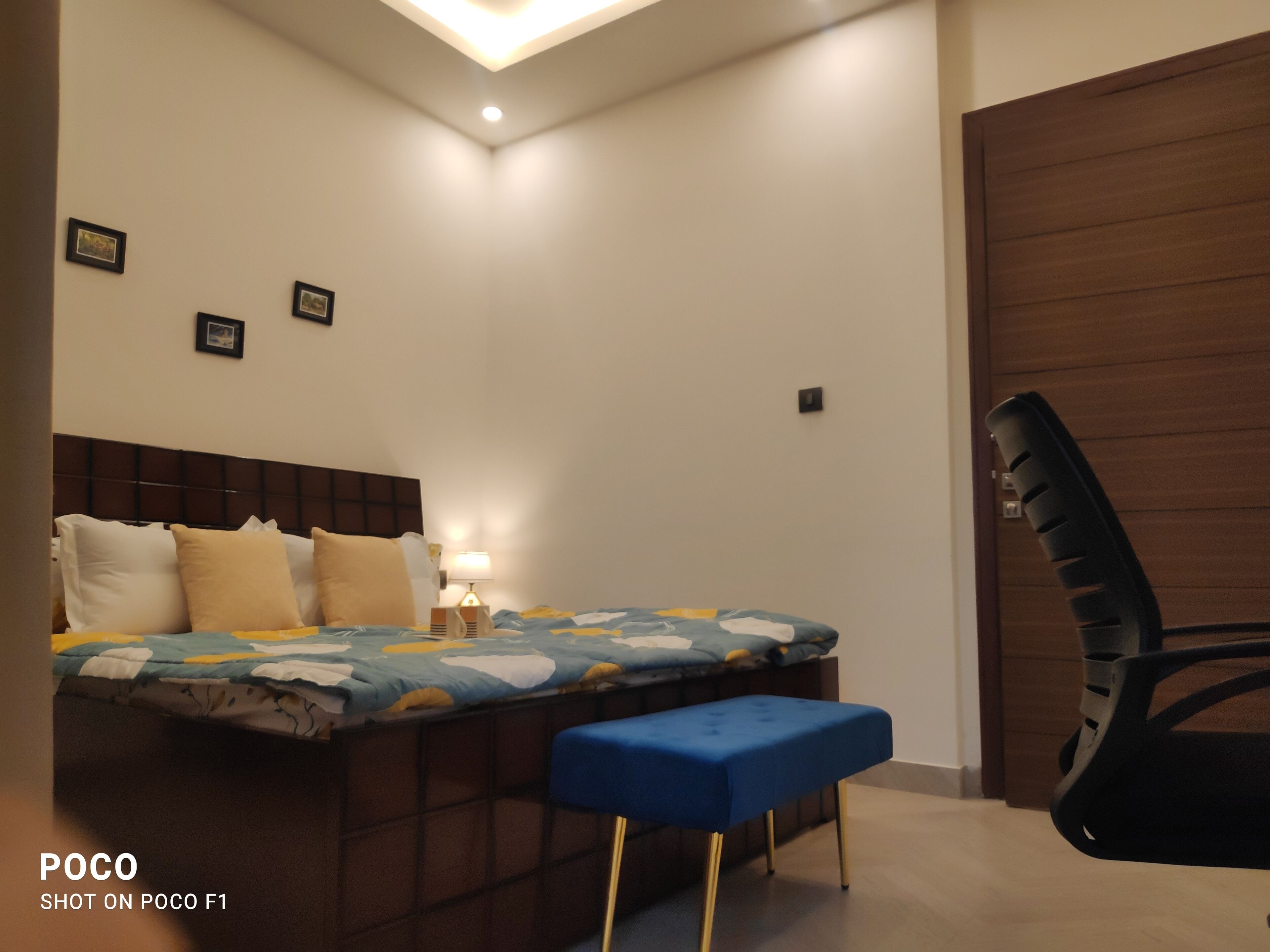 3 habitaciones, tabla de planchar con plancha, wifi y ropa de cama 