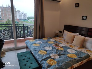 3 chambres, fer et planche à repasser, Wi-Fi, draps fournis