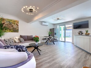 TV - Beautiful private villa for 7 people with private pool, A/C, WIFI, TV and terrace (Pula)