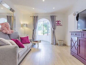 TV, fireplace, offices