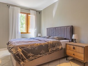 4 bedrooms, free WiFi, bed sheets
