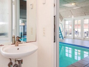 Hus | Pool | Inomhuspool och utomhuspool