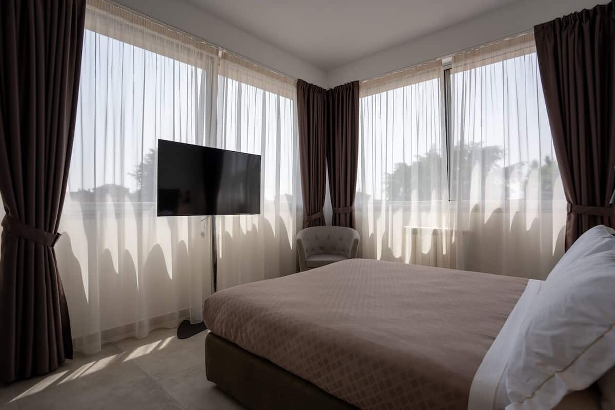Standard Suite | 1 bedroom, in-room safe, desk, blackout curtains