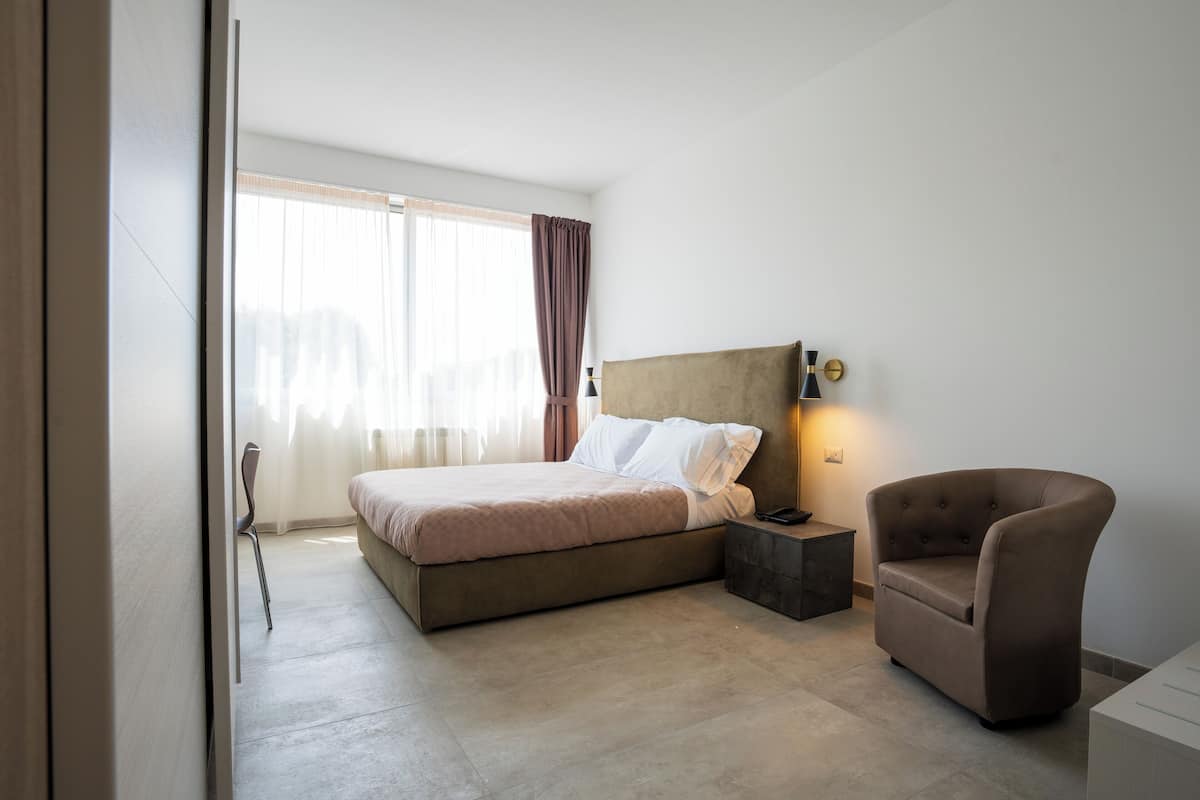 Comfort Single Room | 1 bedroom, in-room safe, desk, blackout curtains