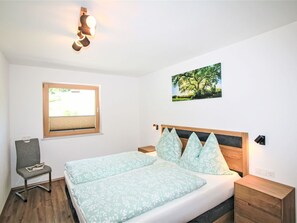 2 camere, culla da viaggio, Wi-Fi gratuito