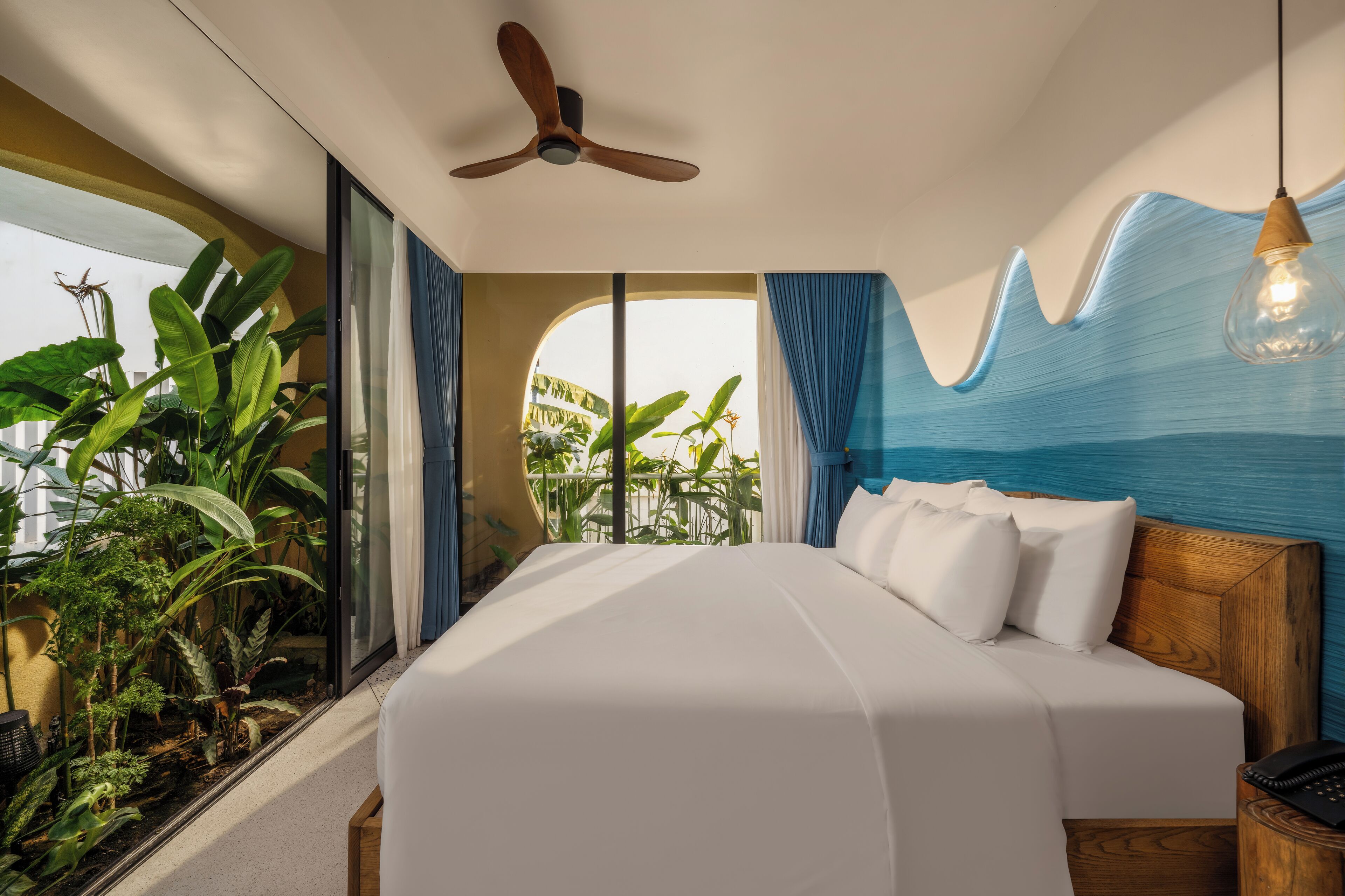 Deluxe tweepersoonskamer | Luxe beddengoed, een minibar, individueel gedecoreerd