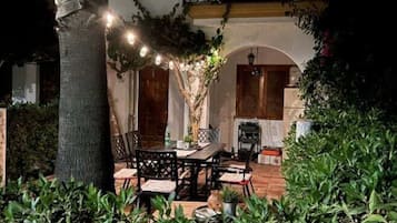 Mobile Home | Outdoor dining