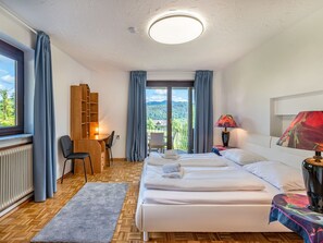 4 bedrooms, free WiFi - Beautiful private villa for 9 guests with WIFI, TV, terrace and pets allowed (Maria Wörth)