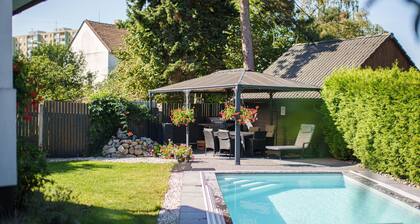 Beautiful private villa for 8 guests with private pool, WIFI, TV, patio and parking
