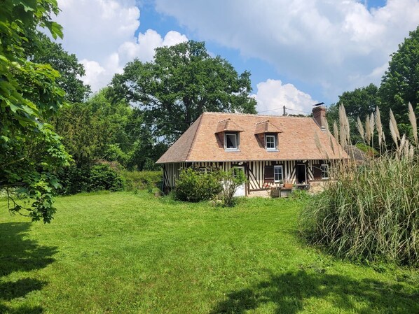Exterior - Quiet Norman house in the Pays d'Auge  (Hotot-en-Auge)