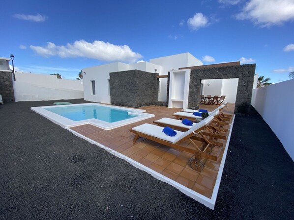 Pool - Beautiful private villa for 3 people with private pool, WIFI, A/C, TV and patio (Playa Blanca)
