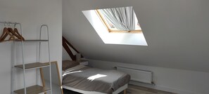 3 bedrooms, iron/ironing board, travel cot, free WiFi - Maison Spacieuse et Lumineuse Proche Aeroport (Beauvais)