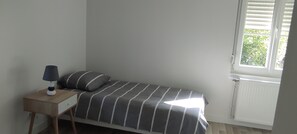 3 bedrooms, iron/ironing board, travel cot, free WiFi