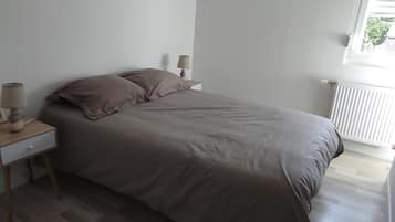 3 bedrooms, iron/ironing board, travel crib, free WiFi