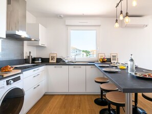 Mikrobølgeovn, ovn, oppvaskmaskin og brødrister