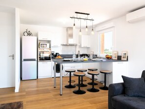 Mikrovågsugn, ugn, diskmaskin och brödrost