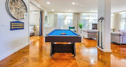 StayAU Spacious 6BR McKinnon Pool Home