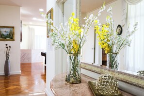 Interior detail - StayAU Spacious 6BR McKinnon Pool Home (McKinnon)
