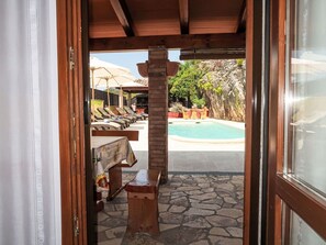 Pool - Wonderful private villa for 6 people with private pool, A/C, WIFI, TV, terrace and pets allowed (Rijeka)