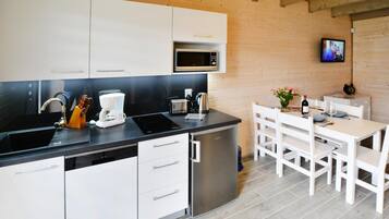 House | Private kitchen | Electric kettle, toaster, highchair