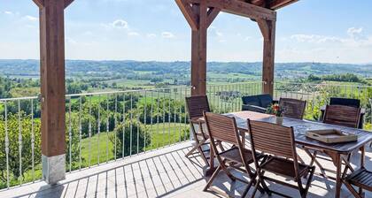 Stunning villa with private pool, A/C, WIFI, terrace, pets allowed and panoramic view