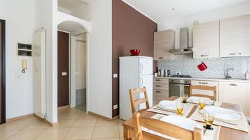 Four, lave-vaisselle, chaise haute