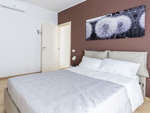 1 bedroom, iron/ironing board, travel cot, free WiFi
