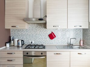 Oven, dishwasher, toaster, high chair