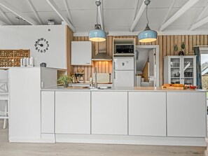 Frigorifero, microonde, forno, lavastoviglie