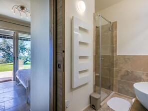 3 Schlafzimmer, Reisekinderbett, kostenloses WLAN, Bettwäsche