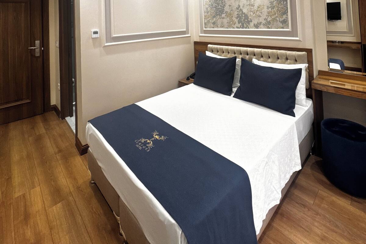 Single Room, Partial Sea View | Egyptian cotton sheets, premium bedding, minibar, laptop workspace