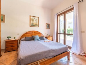 2 bedrooms, travel cot, free WiFi