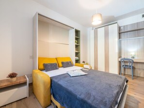 1 bedroom, travel crib, free WiFi