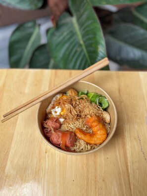 Petit déjeuner préparé sur commande servi tous les jours en supplément