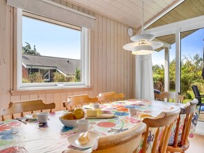 تناول الطعام