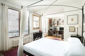 2 soveværelser, skrivebord, strygejern/strygebræt, weekendseng