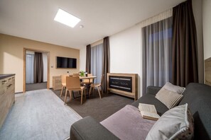 Suite | Hypo-allergenic bedding, Select Comfort beds, minibar, in-room safe - Hotel Zelený Potok (Pec pod Snezkou)