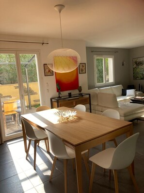 Interior - Family home near Lyon. For a vacation between town and country! (FRANCHEVILLE)