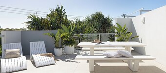 Villa Two Coolum - walk to the beach