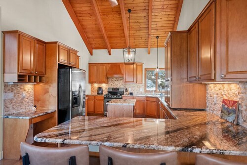 Mountain Retreat I Sleeps 10 I Pool Table I Arcade