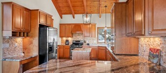 Mountain Retreat I Sleeps 10 I Pool Table I Arcade