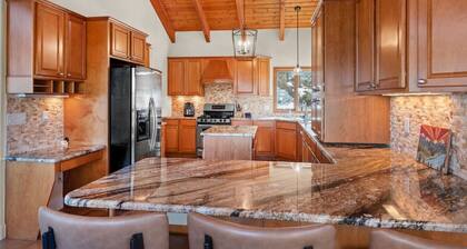 Mountain Retreat I Sleeps 10 I Pool Table I Arcade