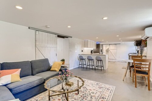Pet Friendly I Remodeled I Near RiNo | Sleeps 7