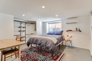 3 bedrooms, desk, iron/ironing board, WiFi