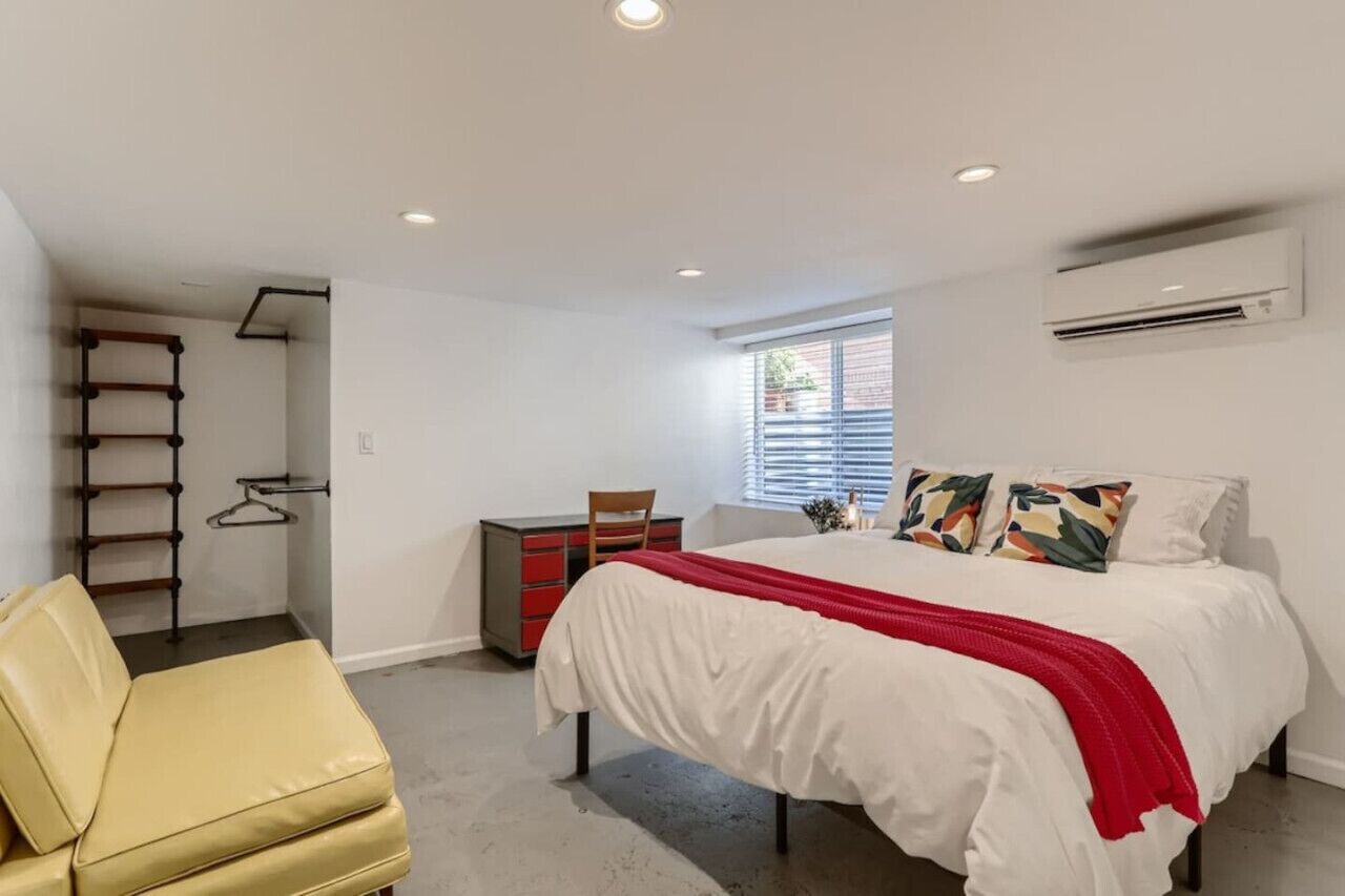 3 bedrooms, desk, iron/ironing board, WiFi