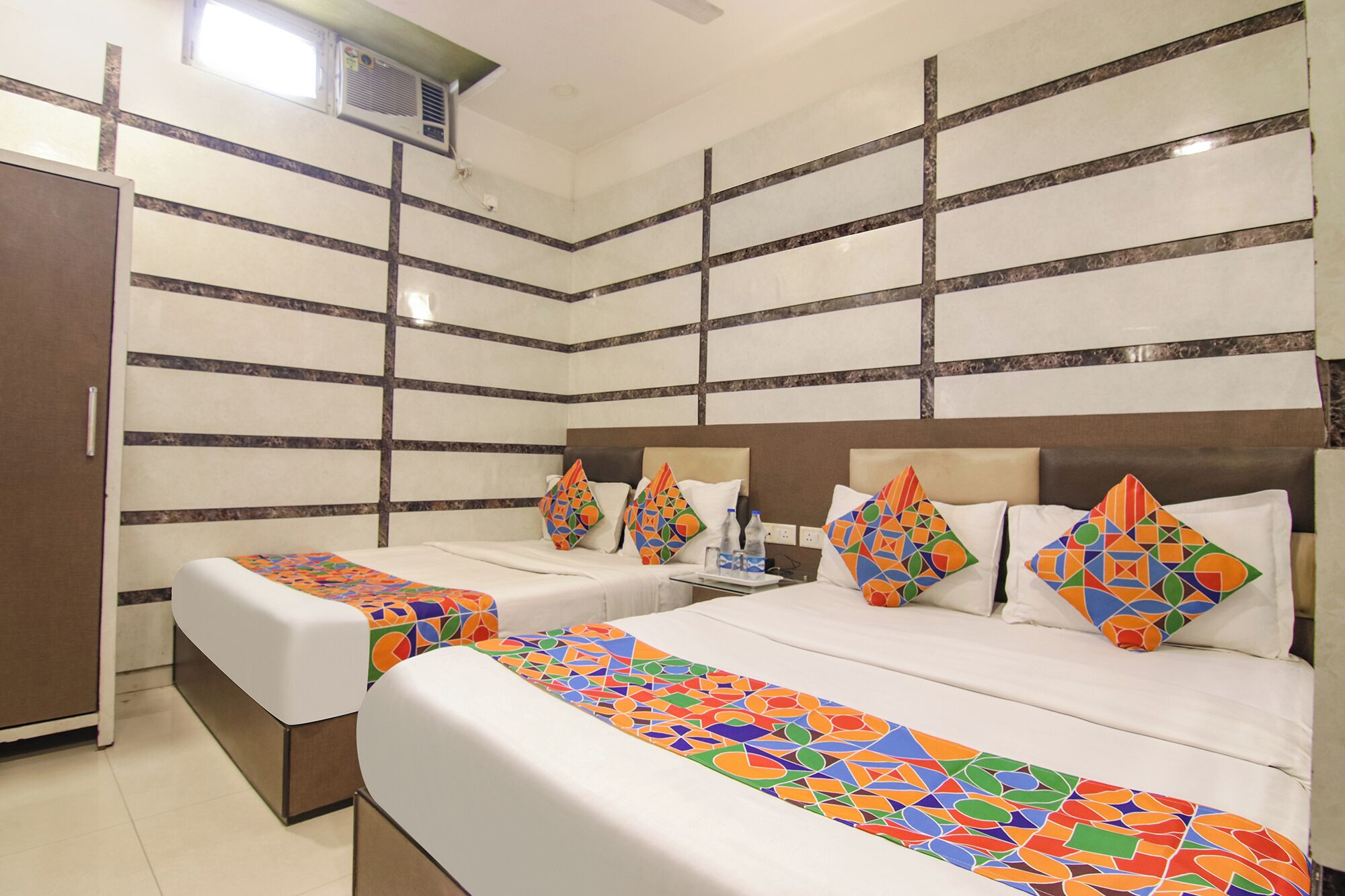 Premium Quadruple Room | Laptop workspace, soundproofing, free WiFi, bed sheets